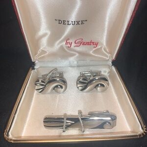 Original Vintage Deluxe Silver Swirl Cufflinks and m/ Tie Clip by Gentry in box